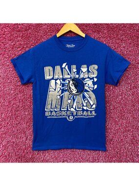 Junk Food Dallas Mavericks Break Through Basketball T-Shirt XS